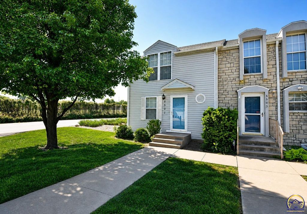 5501 SW Chapella St, Topeka, KS 66614