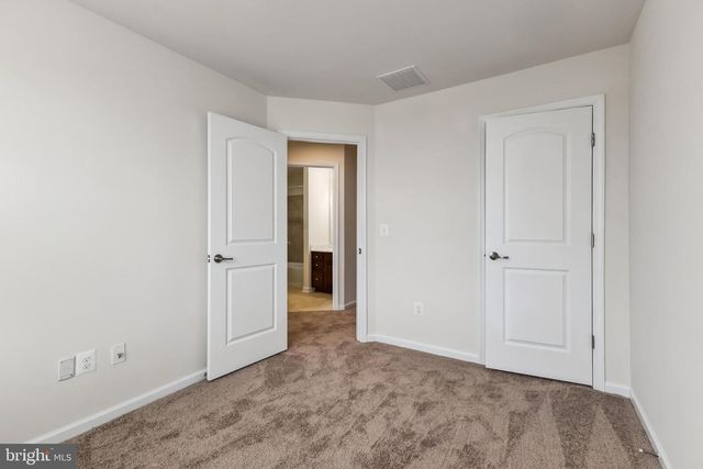 44089 EASTGATE VIEW DR, Chantilly, VA 20152