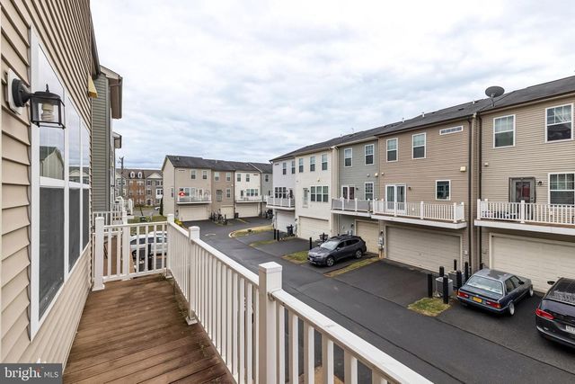 44089 EASTGATE VIEW DR, Chantilly, VA 20152