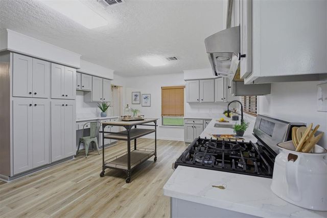 400 S Shermam, Iowa, LA 70647