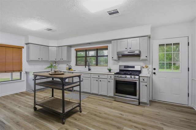 400 S Shermam, Iowa, LA 70647