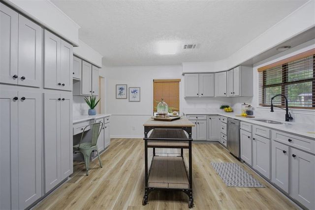 400 S Shermam, Iowa, LA 70647