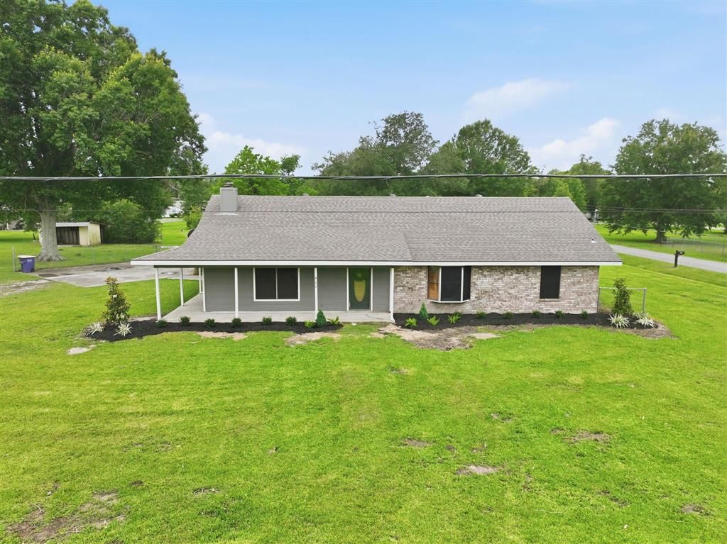 400 S Shermam, Iowa, LA 70647