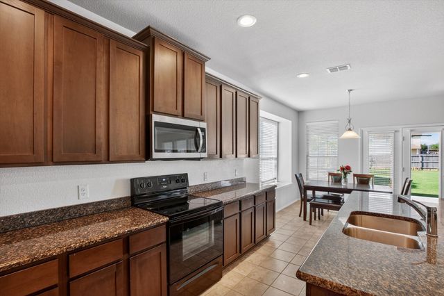 107 Cantle Street, Waxahachie, TX 75165