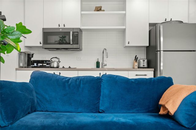 49 Navasota ST 214, Austin, TX 78702