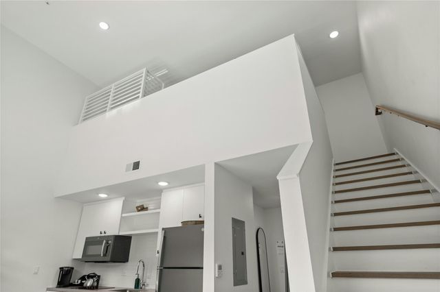 49 Navasota ST 214, Austin, TX 78702