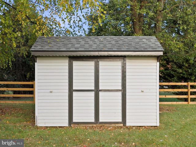 104 HADRIAN CT, Martinsburg, WV 25403