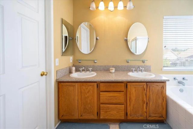 845 Stonehenge Court, Hemet, CA 92545