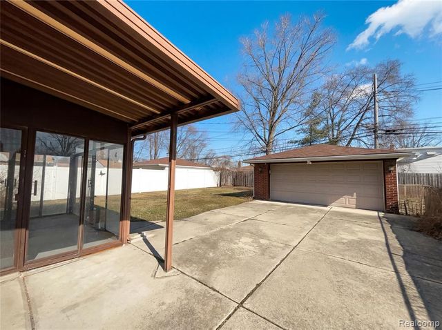 29212 Ursuline Street, Saint Clair Shores, MI 48081