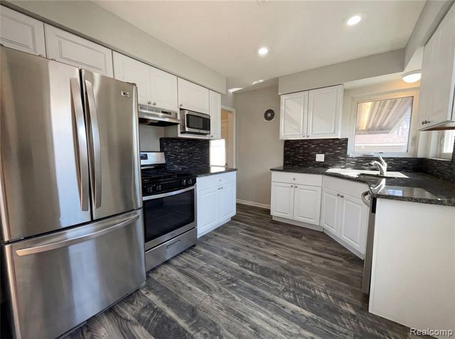 29212 Ursuline Street, Saint Clair Shores, MI 48081