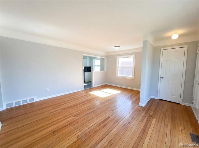 29212 Ursuline Street, Saint Clair Shores, MI 48081