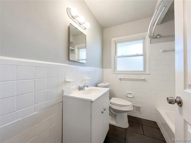 29212 Ursuline Street, Saint Clair Shores, MI 48081