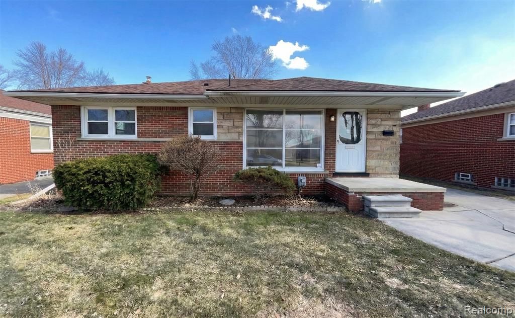 29212 Ursuline Street, Saint Clair Shores, MI 48081