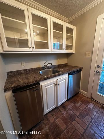 3911 Washington Avenue, Pascagoula, MS 39581