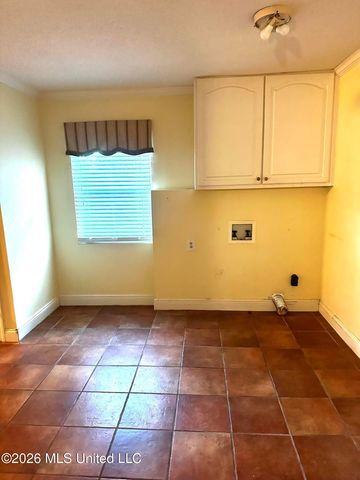 3911 Washington Avenue, Pascagoula, MS 39581
