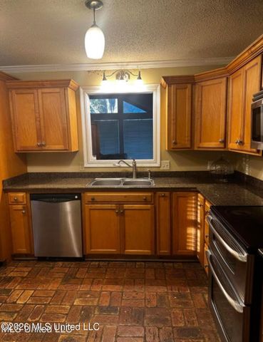 3911 Washington Avenue, Pascagoula, MS 39581