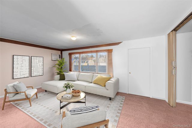 2 Kroll Street, Plainview, NY 11803