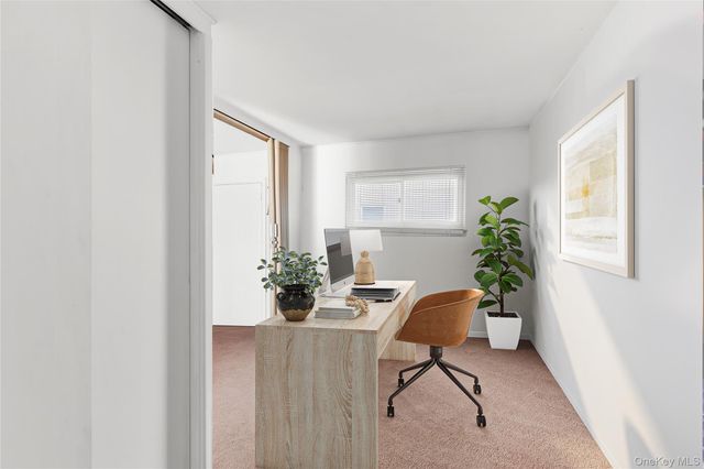 2 Kroll Street, Plainview, NY 11803