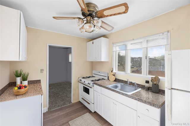 2 Kroll Street, Plainview, NY 11803