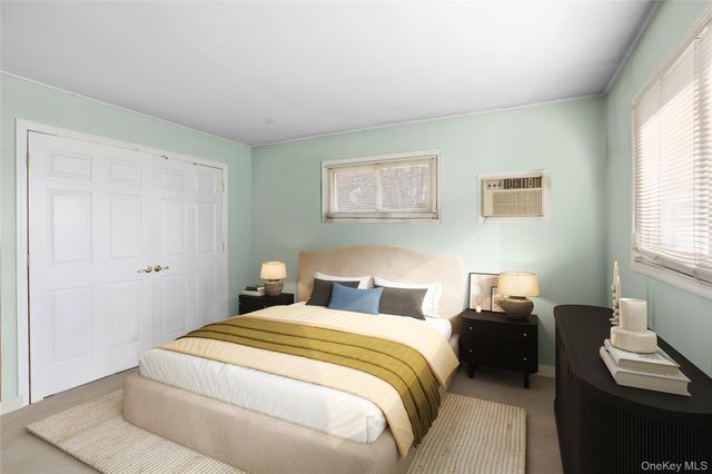 2 Kroll Street, Plainview, NY 11803