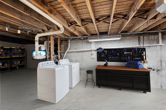 2 Kroll Street, Plainview, NY 11803