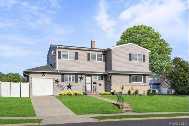 2 Kroll Street, Plainview, NY 11803