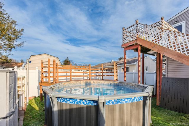 2 Kroll Street, Plainview, NY 11803