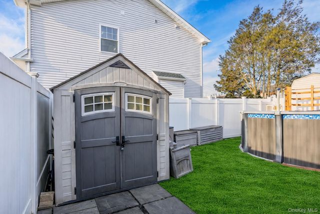 2 Kroll Street, Plainview, NY 11803