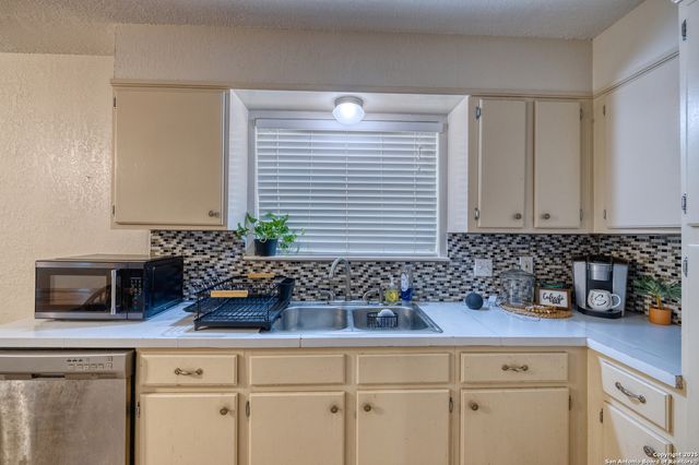 114 KIM DR, Del Rio, TX 78840