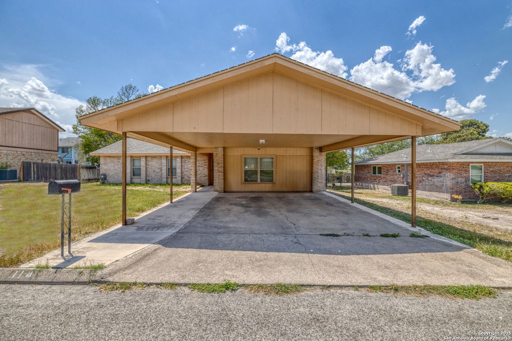 114 KIM DR, Del Rio, TX 78840