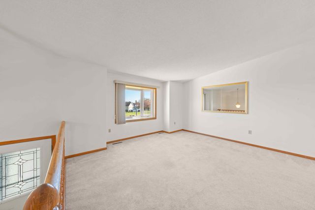 16111 Goodview Way, Lakeville, MN 55044