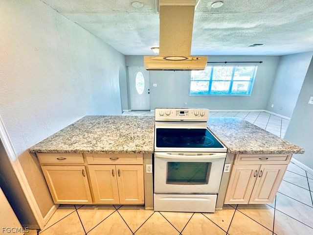 913 Hudson AVE, Lehigh Acres, FL 33936