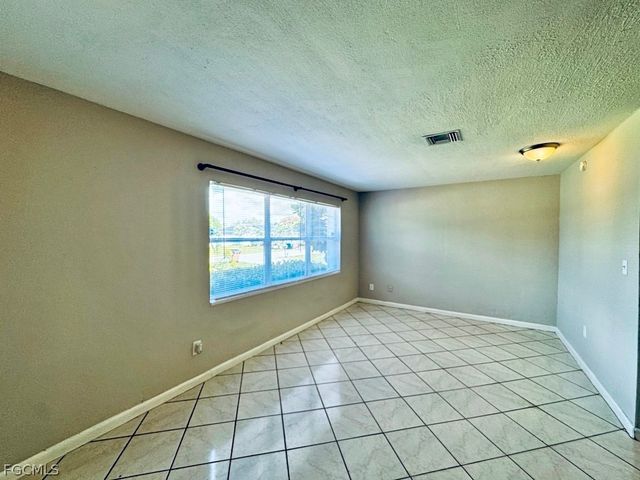 913 Hudson AVE, Lehigh Acres, FL 33936