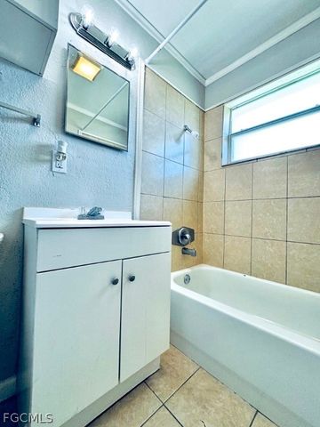 913 Hudson AVE, Lehigh Acres, FL 33936