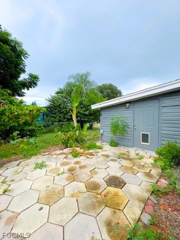 913 Hudson AVE, Lehigh Acres, FL 33936