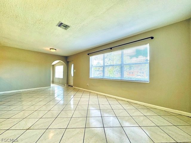 913 Hudson AVE, Lehigh Acres, FL 33936