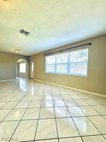 913 Hudson AVE, Lehigh Acres, FL 33936