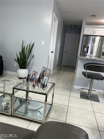 18 Hamlin CT, Lehigh Acres, FL 33936