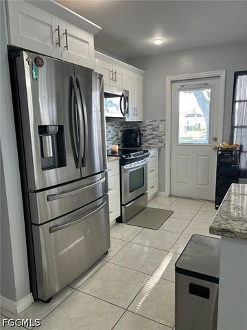 18 Hamlin CT, Lehigh Acres, FL 33936