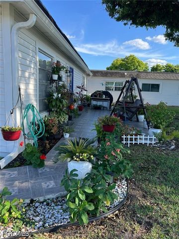 18 Hamlin CT, Lehigh Acres, FL 33936