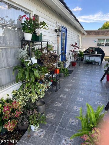 18 Hamlin CT, Lehigh Acres, FL 33936