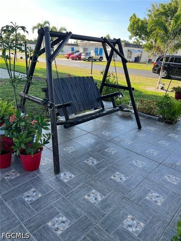 18 Hamlin CT, Lehigh Acres, FL 33936