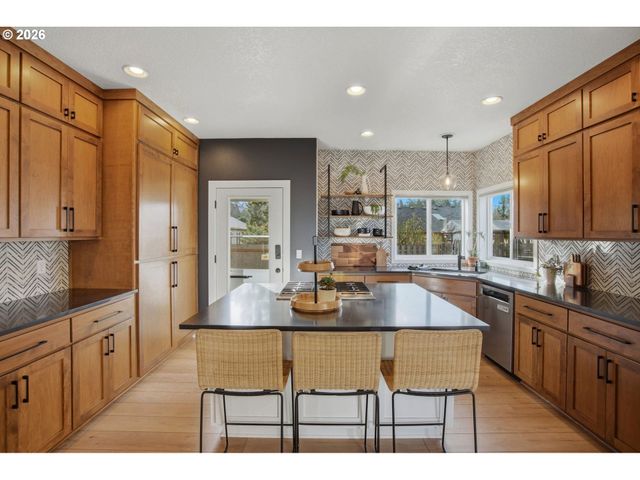 20165 SPYGLASS Ct, Oregon City, OR 97045