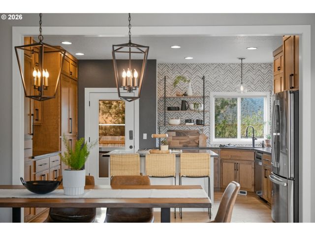 20165 SPYGLASS Ct, Oregon City, OR 97045