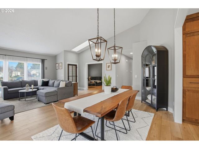 20165 SPYGLASS Ct, Oregon City, OR 97045