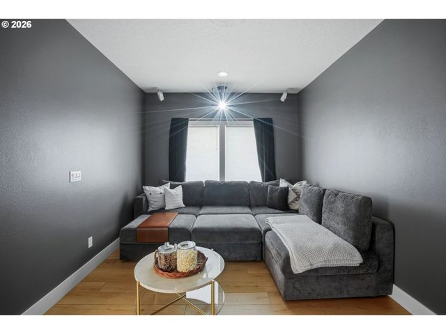 20165 SPYGLASS Ct, Oregon City, OR 97045