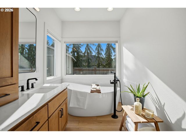 20165 SPYGLASS Ct, Oregon City, OR 97045