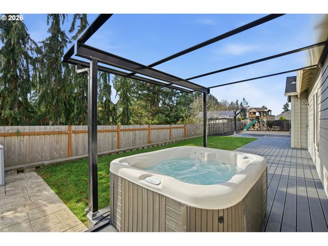 20165 SPYGLASS Ct, Oregon City, OR 97045