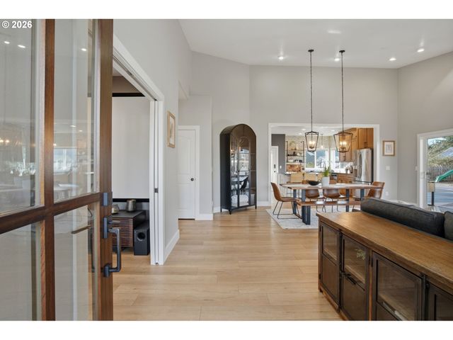 20165 SPYGLASS Ct, Oregon City, OR 97045