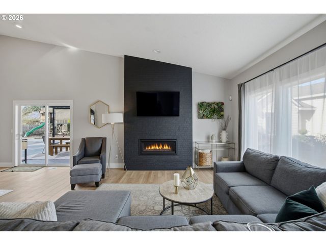 20165 SPYGLASS Ct, Oregon City, OR 97045